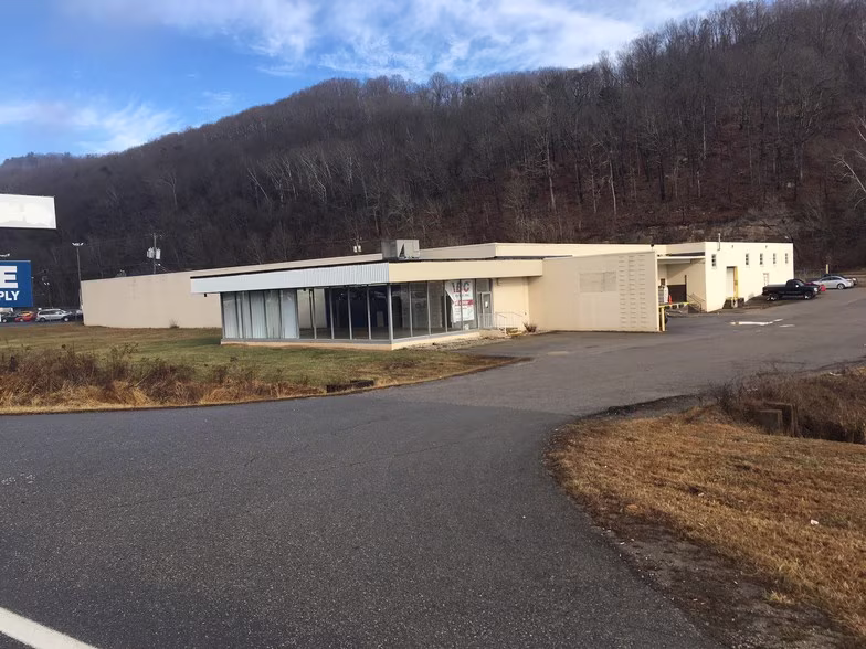 415-1st-Ave-Nitro-WV-Front-Enterance-1-Large